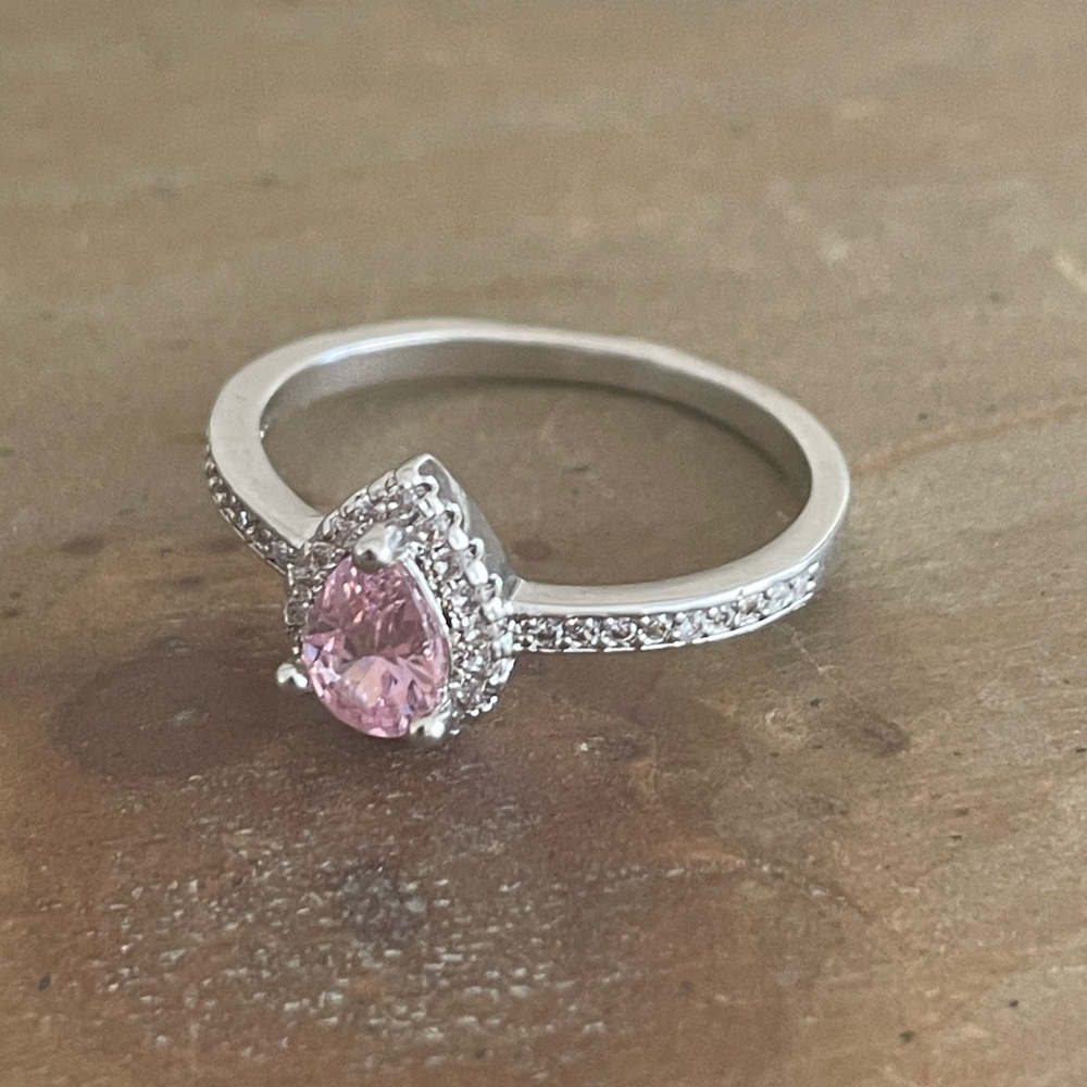 NWOT Elegant 925 Sterling Silver Pink Teardrop Ring